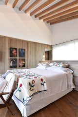 Bedroom, Ceiling Lighting, Medium Hardwood Floor, and Bed  Photo 16 of 20 in Gaviotas House by Candida Tabet Arquitetura