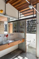 Bath Room and Concrete Floor  Photo 15 of 19 in Árvore House by Candida Tabet Arquitetura