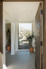 Entry with views to the outside 