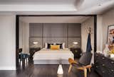 After diving into the colors of the art world that is lively outside the room, the shaded color palette dominates in the bedroom. Insignio’s main reason, of course, cannot be separated from the desire to create tranquility.