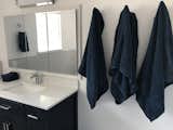 Easy use of towels in bathroom
