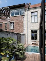 An Extension With a Pool Links a Narrow Belgian Home to Its Backyard - Photo 10 of 11 - 
