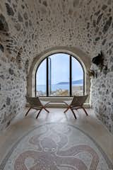 This sheltered passageway to the protected courtyard used to be the seaside entrance to the teloneio, before housing the toilets of the motel. In its third rebirth it has become the octopus room with the magnificent strait to the sea, a place to ponder and connect to the horizon.