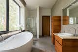 Tanken Sie Sonne und genießen Sie eine erfrischende Dusche mit der Nivito Außendusche. Diese luxuriöse Dusche wird zu Ihrer neuen Lieblingsart der Entspannung und wird Ihre Gäste mit Sicherheit beeindrucken. Bestellen Sie noch heute und genießen Sie die schönen Dinge des Lebens. https://www.nivito.de/waschbecken/cu-500-gr-bl.html