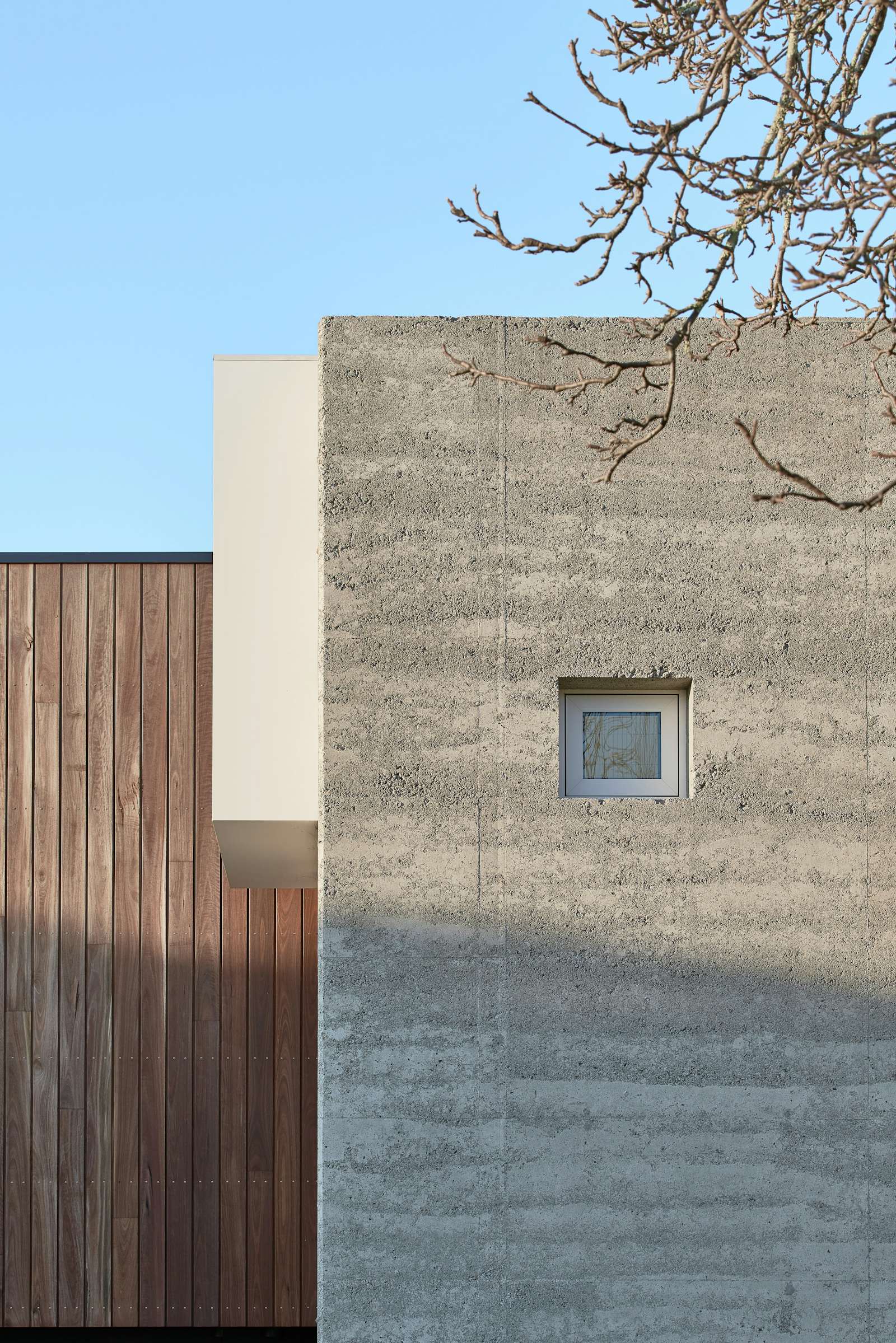 Photo 13 of 31 in House with Earthen Walls by Branch Studio Architects ...