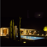 The threshold space between indoor and outdoor as convivial space