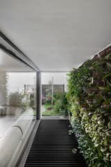  Photo 6 of 16 in Mono Mono: In this house the floor, walls and ceiling are all covered in the same material and it looks simply amazing by Yaron Eldad