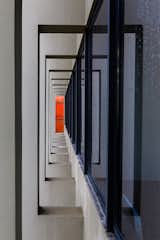 Façade columns with structural and shanding function