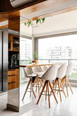 Compact apartment with open-plan spaces and strategic use of custom-made carpentry.