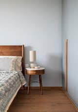 In a carefully curated bedroom design, a side table next to the bed can serve as a stylish and functional addition. With a sleek design and ample surface area, it provides the perfect spot to place a lamp shade, creating a warm and inviting ambiance while adding a touch of elegance to the overall decor.​
