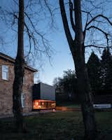 Exterior, House Building Type, and Shed RoofLine A connection with landscape  Photo 4 of 6 in House in Pollokshields by Chris Platt