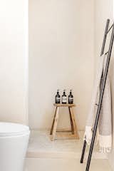 Moroccan tadelakt plaster bathroom for a peaceful, spa-like experience.