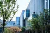 Cantilevered meeting rooms