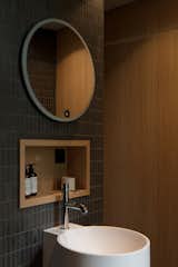The bathroom features AXOR fittings and anthracite mosaic tiles from MOSA