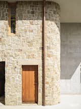 Sandstone exteriors, solid sandstone lintels and cobblestone paving that pay homage to the corbel's historical roots