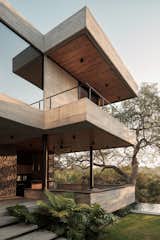 Terrace with incredible views to the cliff.