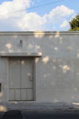 Doors, Metal, Exterior, and Folding Door Type Acceso  Photo 1 of 16 in Casa Thiago 82 by Jorge Zaldivar