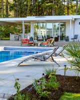 Exterior, Mid-Century Building Type, Flat RoofLine, and Stucco Siding Material Pool deck lounge area.  Photo 6 of 11 in The Modernist Pool House by Wayne Truax