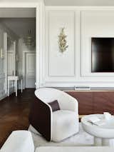  Photo 4 of 21 in Neoclassical apartment in Moscow by Anna Maria Abara