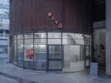 The façade glazing reveals the metal structure within, shaping the space into a setting that functions as both a stage and a storefront. 