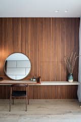 Walnut clad walls and a muschelkalk tablet