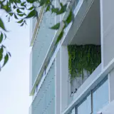 Green surrounds and interstices between the wings where tall vertical greens offer refreshing breaks with the feel of sky-hanging gardens