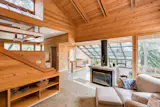 Architect James H. Maul used passive solar design strategies to create comfortable, energy-efficient interiors.
