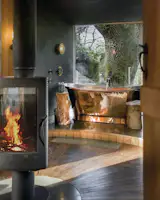 Three Award-Winning Tree Houses Hit the Market in England Starting at £2M - Photo 12 of 15 - 