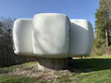 The plastic prefab is set on a concrete base. It was produced in collaboration with the&nbsp;ELF Aquitaine group.