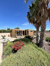 This Greenkub studio blends naturally into the green garden.