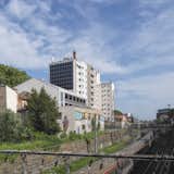 Façade railway