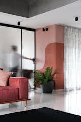 In the study area translucent divide ensures that natural light flows freely, enhancing 
the room’s airy ambiance and allowing the study to seamlessly blend with the rest of 
the home