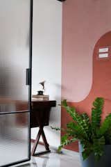 In the study area translucent divide ensures that natural light flows freely, enhancing 
the room’s airy ambiance and allowing the study to seamlessly blend with the rest of 
the home