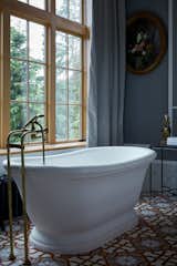 Guest bathroom. Portuguese cement tile floor. Bathtub, Devon & Devon. Mixer, Cristal et Bronze.