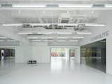 Multiple mirrors create a sensation of being surrounded by scenery in the studio A