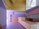 Game of opening, scale, lightness and various colors.