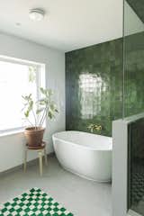 Ensuite bathroom, photo by Jenna Wakani